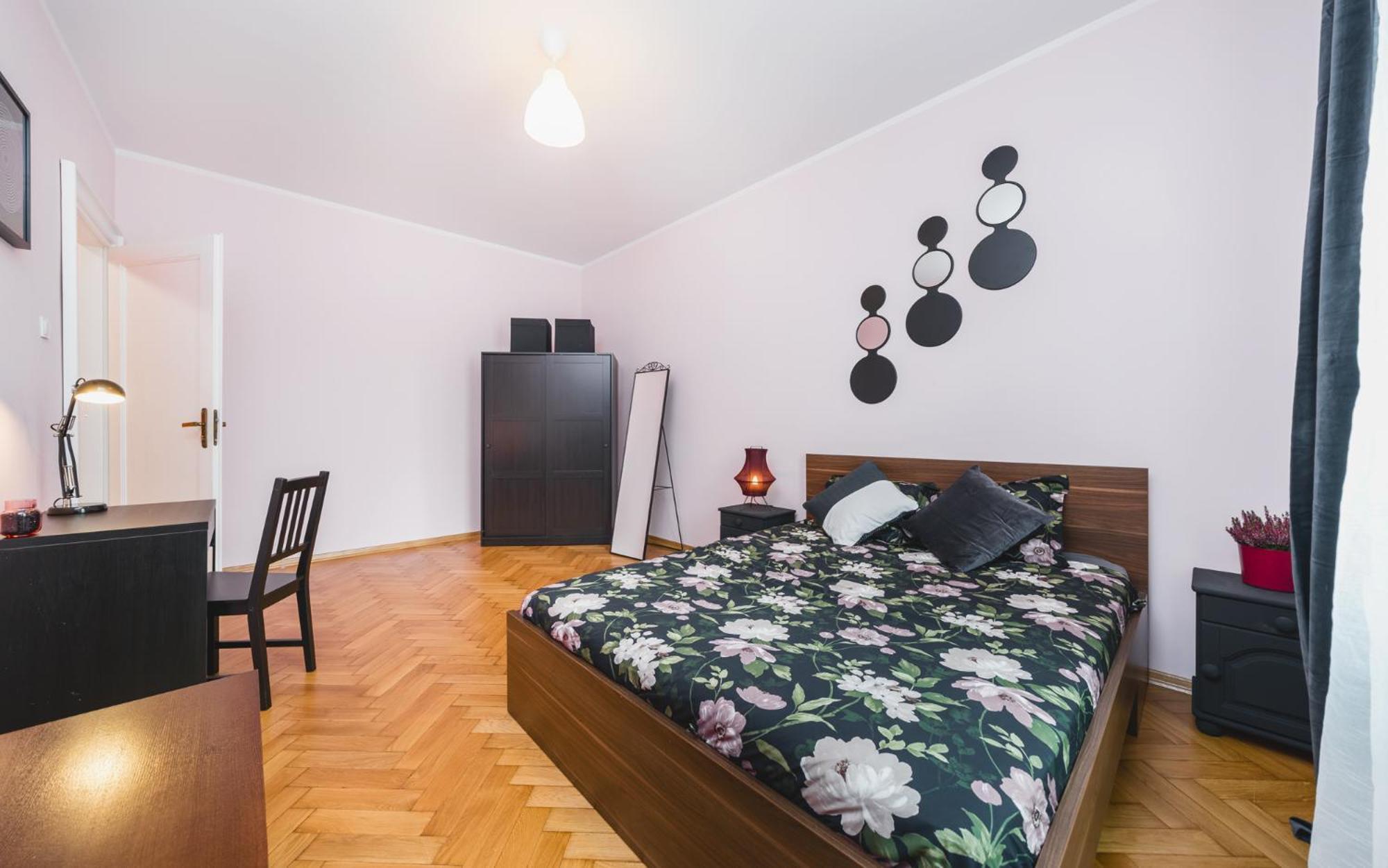 Modern Urban Escape - Old Town Apartment - By Upstairs Krakow Exterior photo