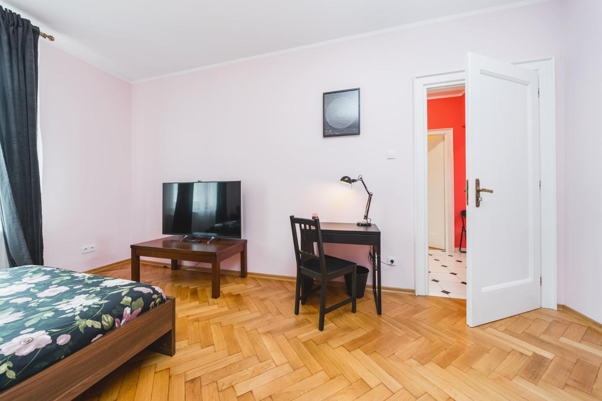 Modern Urban Escape - Old Town Apartment - By Upstairs Krakow Exterior photo